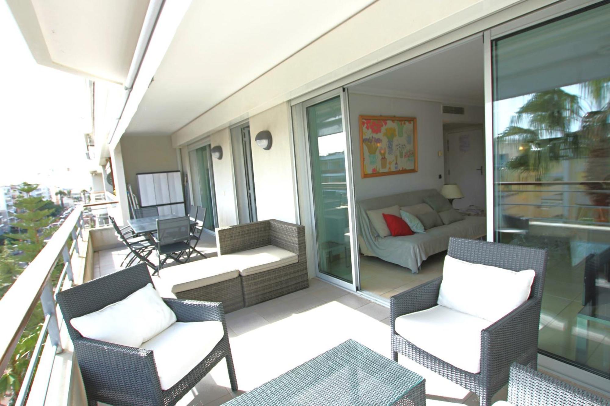 Fully Equipped Apartment With Large Terrace Lounge Area คานส์ ภายนอก รูปภาพ